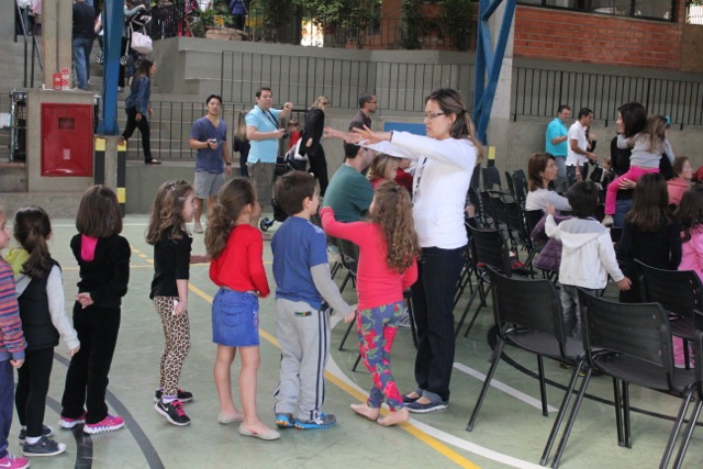 201405 - Dia das Mães no Colégio - 11/26